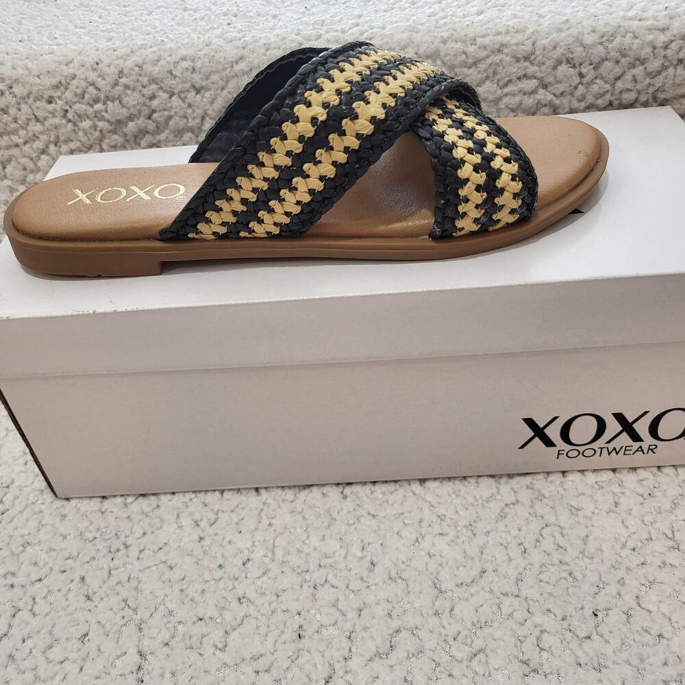 NEW XOXO Women's Melly Flat Sandal  Black Womens size 7